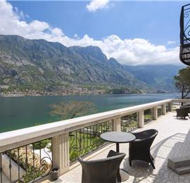 5 bedroom bayside villa with pool near Kotor, sleeps 12